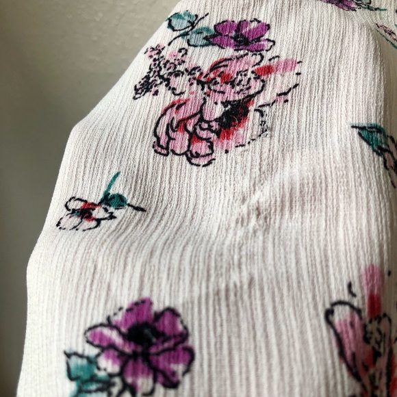 LUSH Tie Front Floral Top Small copy - Picture 5 of 7